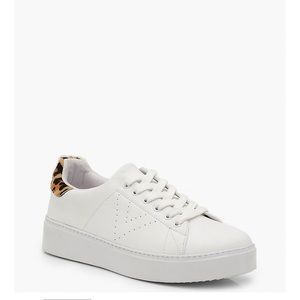 Boohoo white sneakers size 8